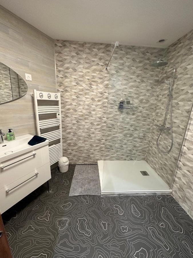 Les Portes du Coglais Hotel Roc Land מראה חיצוני תמונה