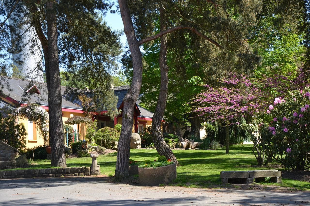 Les Portes du Coglais Hotel Roc Land מראה חיצוני תמונה